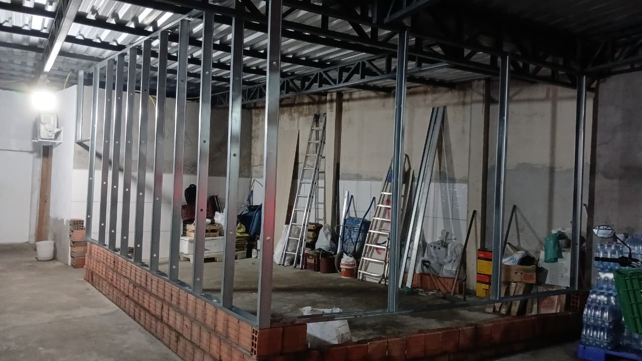 Estrutura metálica para drywall em execução